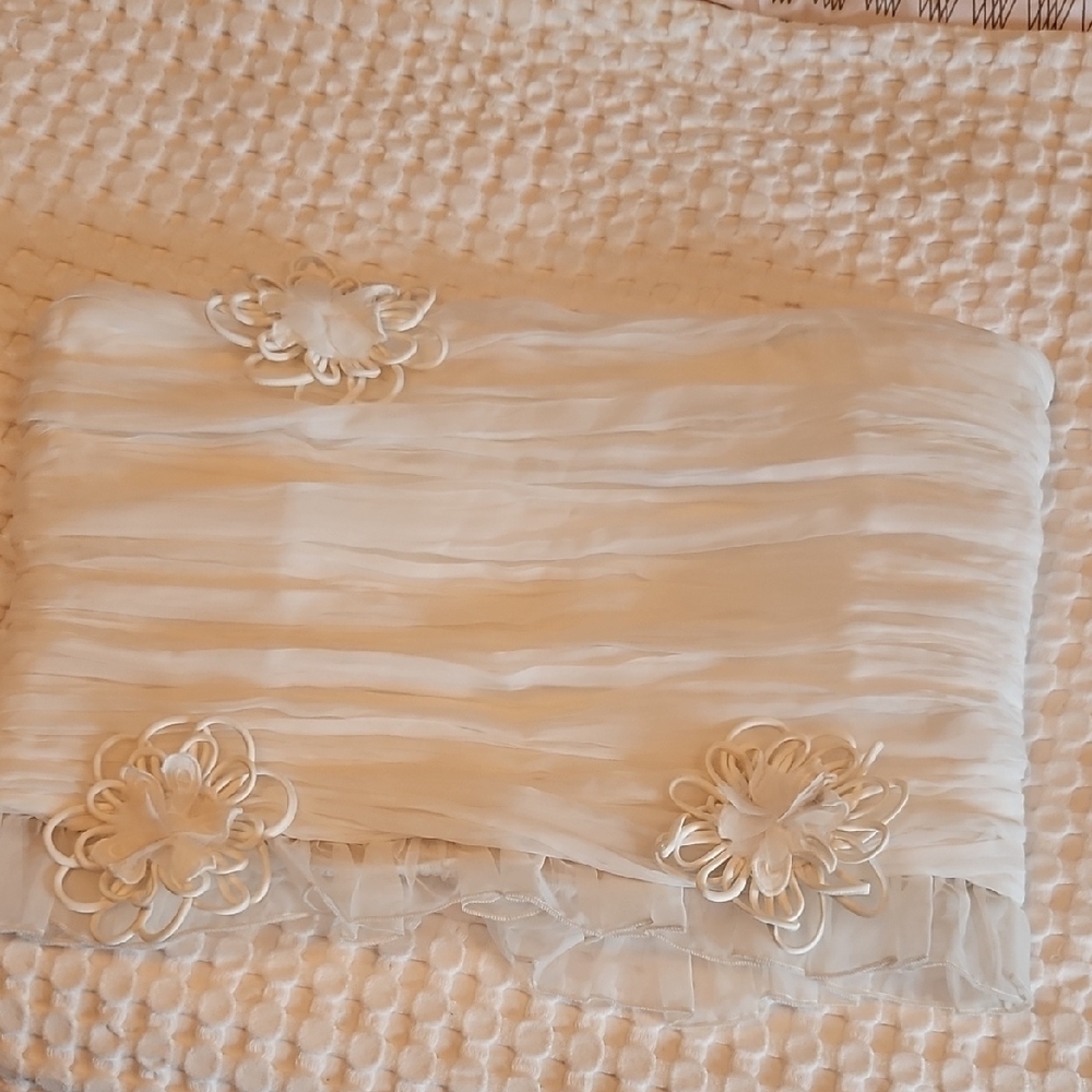 Elegant White Strapless Top with Floral Accents - Picture 1 of 5